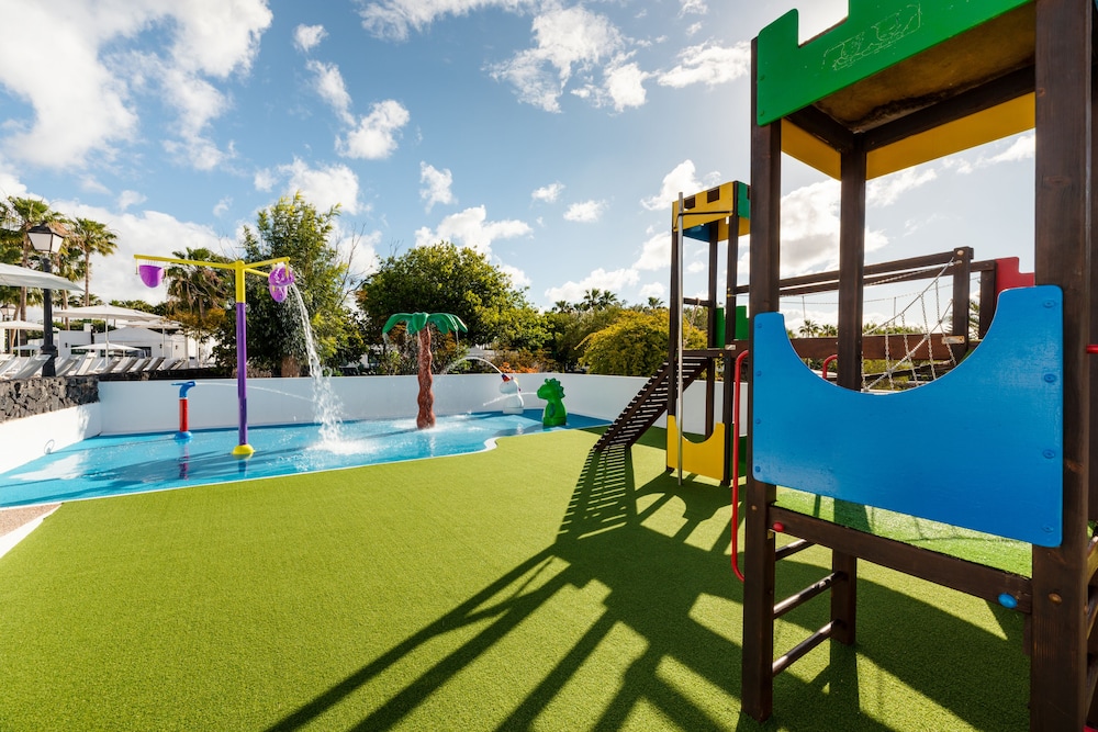 Hyde Park Lane — Attractions for children in Puerto del Carmen, Canary Islands
