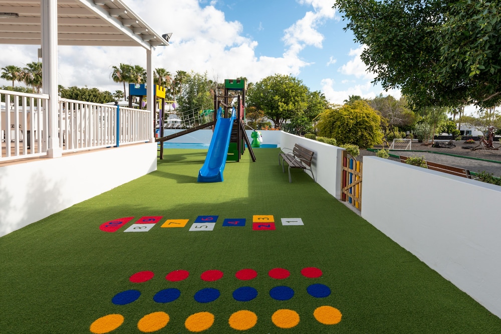 Hyde Park Lane — Attractions for children in Puerto del Carmen, Canary Islands