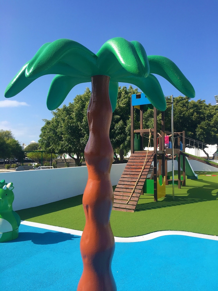 Hyde Park Lane — Attractions for children in Puerto del Carmen, Canary Islands