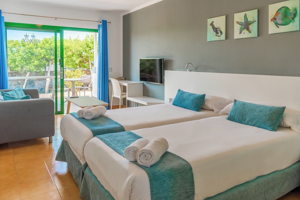 Hyde Park Lane — Hotel rooms in Puerto del Carmen, Canary Islands