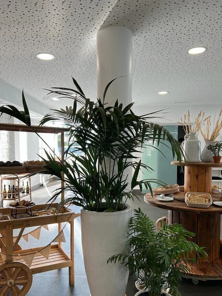 Hyde Park Lane — Restaurant & bars in Puerto del Carmen, Canary Islands
