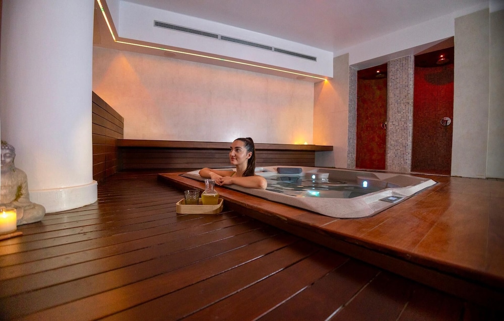 Hyde Park Lane — Spa in Puerto del Carmen, Canary Islands