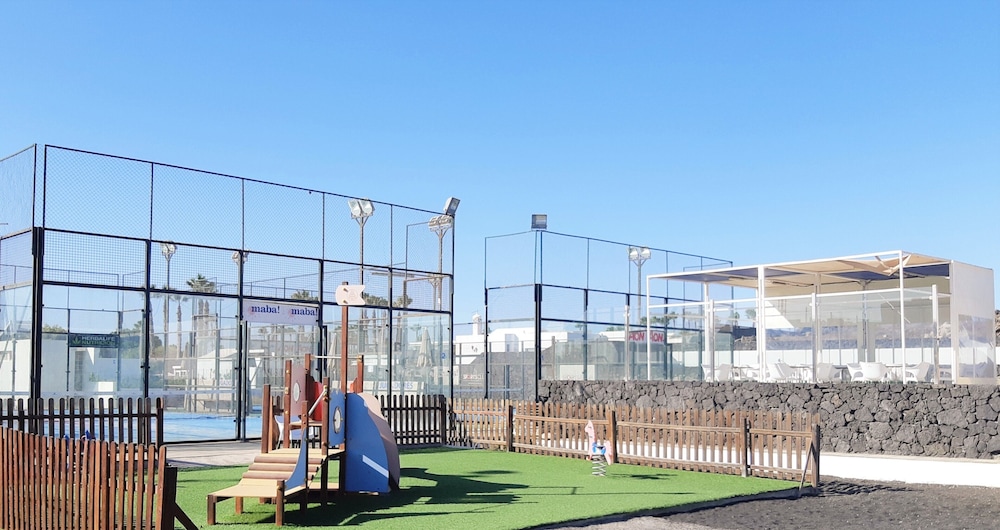 Hyde Park Lane — Attractions for children in Puerto del Carmen, Canary Islands