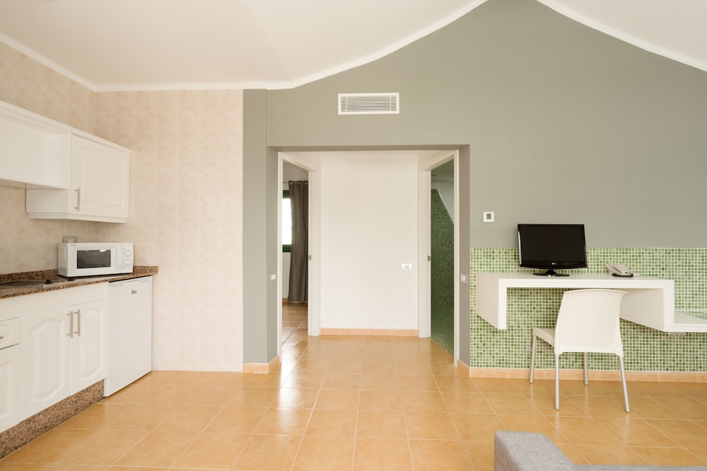 Hyde Park Lane — Hotel rooms in Puerto del Carmen, Canary Islands