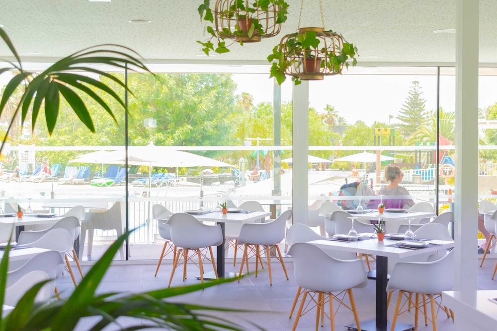 Hyde Park Lane — Restaurant & bars in Puerto del Carmen, Canary Islands