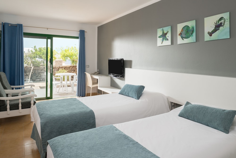 Hyde Park Lane — Hotel rooms in Puerto del Carmen, Canary Islands