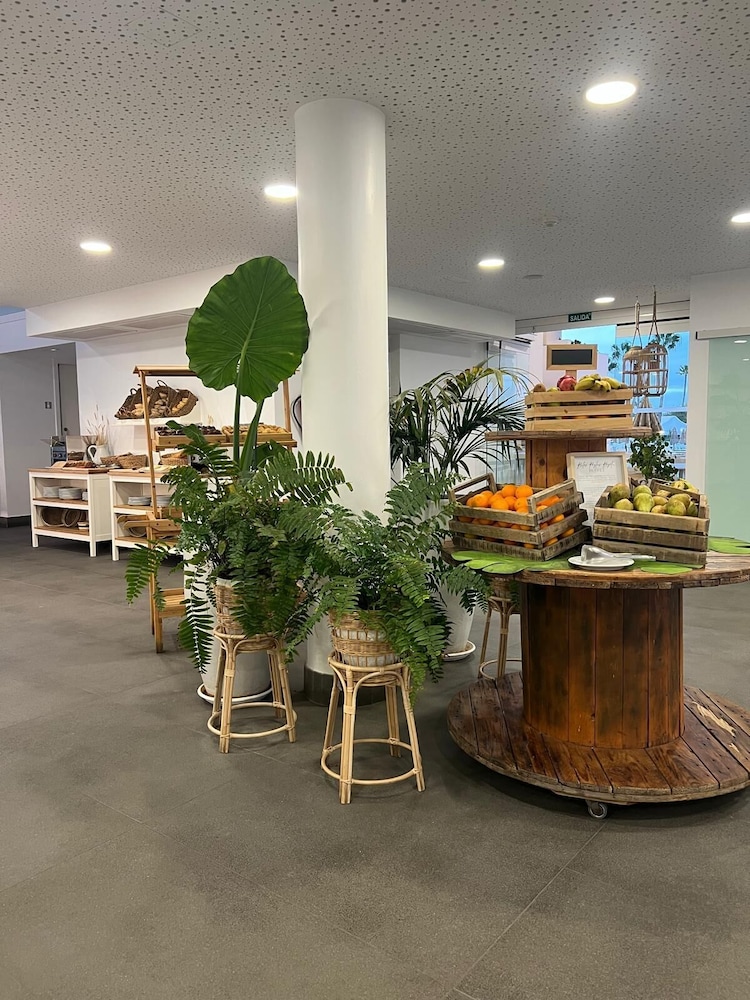 Hyde Park Lane — Restaurant & bars in Puerto del Carmen, Canary Islands
