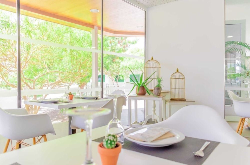 Hyde Park Lane — Restaurant & bars in Puerto del Carmen, Canary Islands