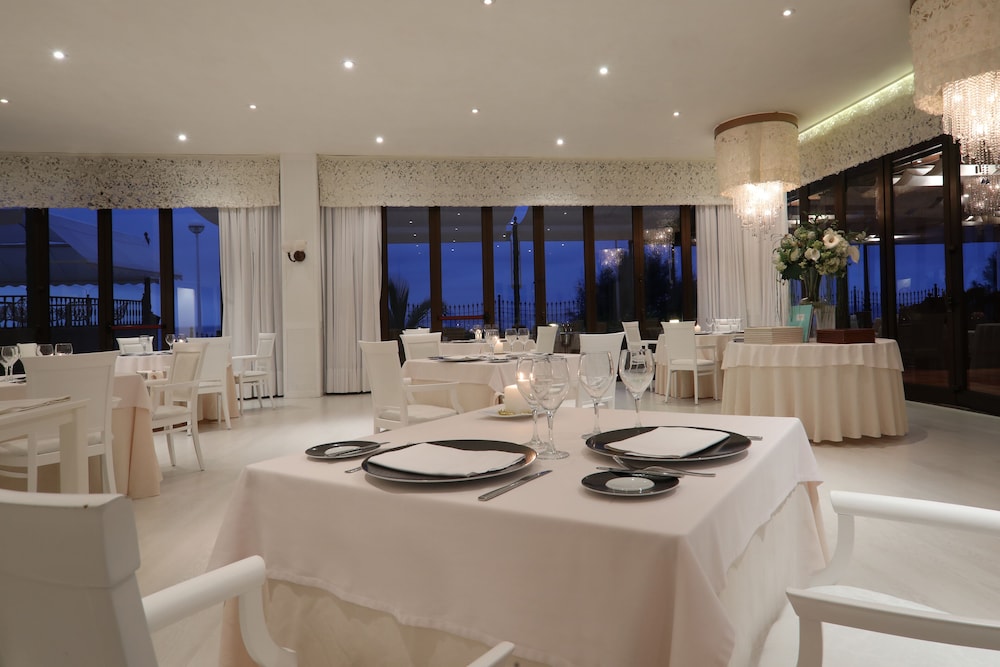 JOIA Salomé by Iberostar -Adults Only — Restaurant & bars in Costa Adeje, Canary Islands