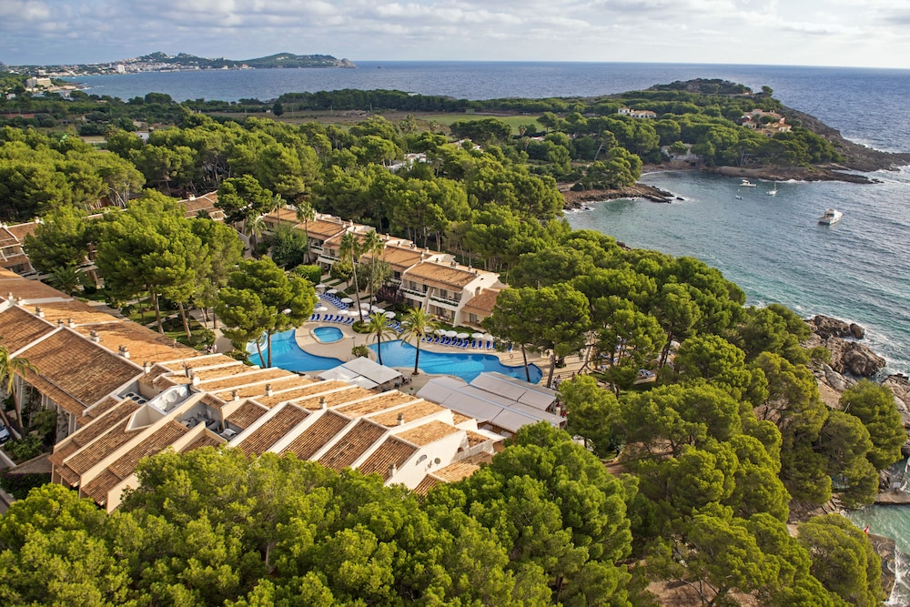 Iberostar Waves Pinos Park — Main photo in Capdepera, Balearic Islands