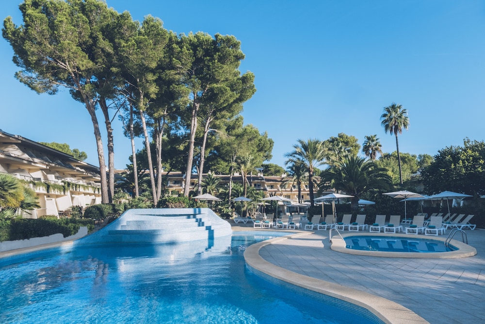 Iberostar Waves Pinos Park — Swimming pool in Capdepera, Balearic Islands