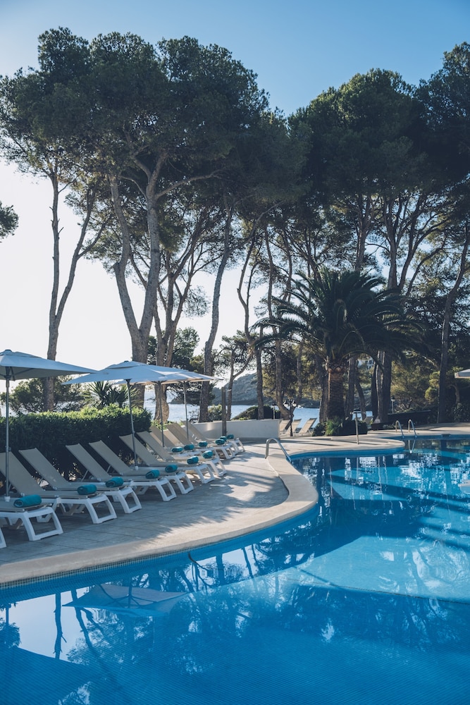Iberostar Waves Pinos Park — Swimming pool in Capdepera, Balearic Islands