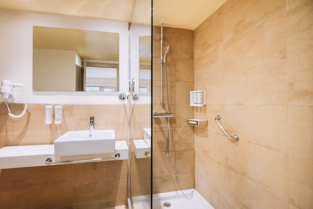 Iberostar Waves Pinos Park — Hotel rooms in Capdepera, Balearic Islands