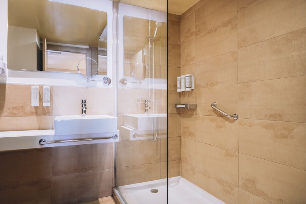 Iberostar Waves Pinos Park — Hotel rooms in Capdepera, Balearic Islands