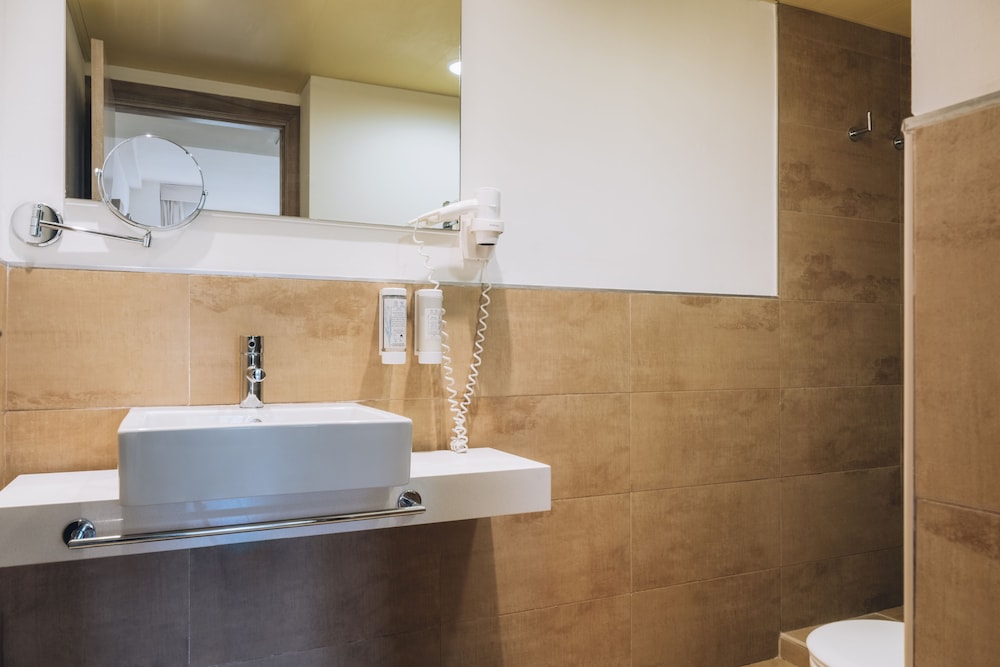 Iberostar Waves Pinos Park — Hotel rooms in Capdepera, Balearic Islands