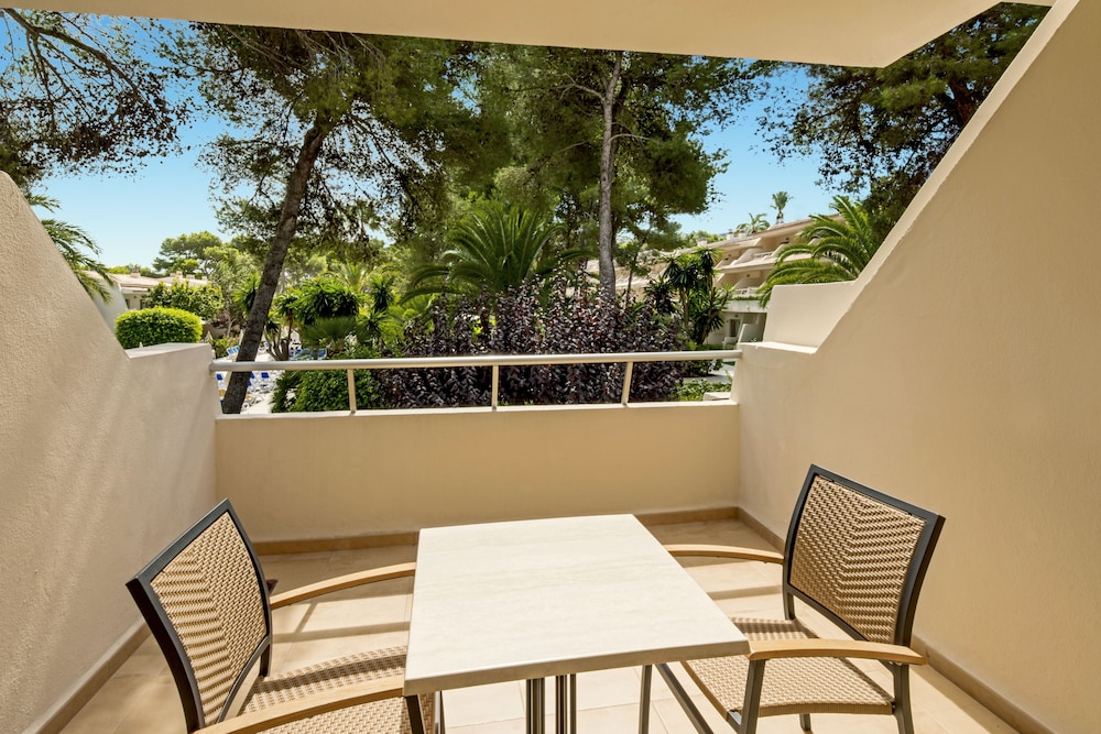 Iberostar Waves Pinos Park — Hotel rooms in Capdepera, Balearic Islands