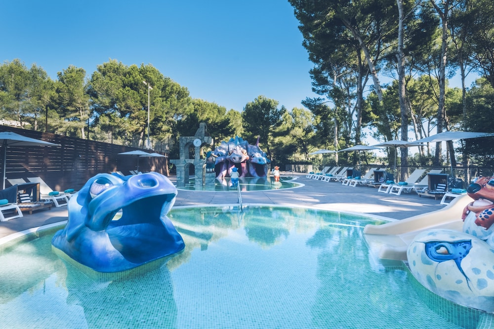 Iberostar Waves Pinos Park — Swimming pool in Capdepera, Balearic Islands