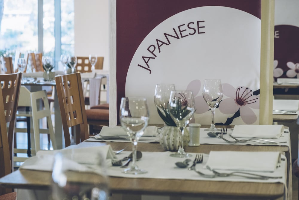 Iberostar Waves Pinos Park — Restaurant & bars in Capdepera, Balearic Islands
