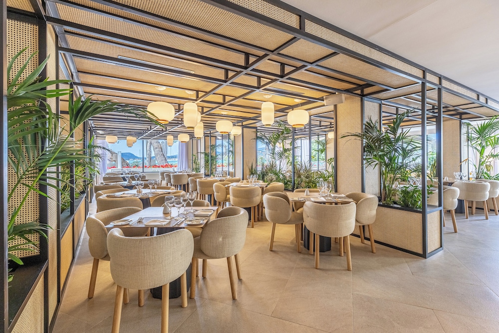 Hotel Illa D'Or — Restaurant & bars in Puerto Pollensa, Balearic Islands