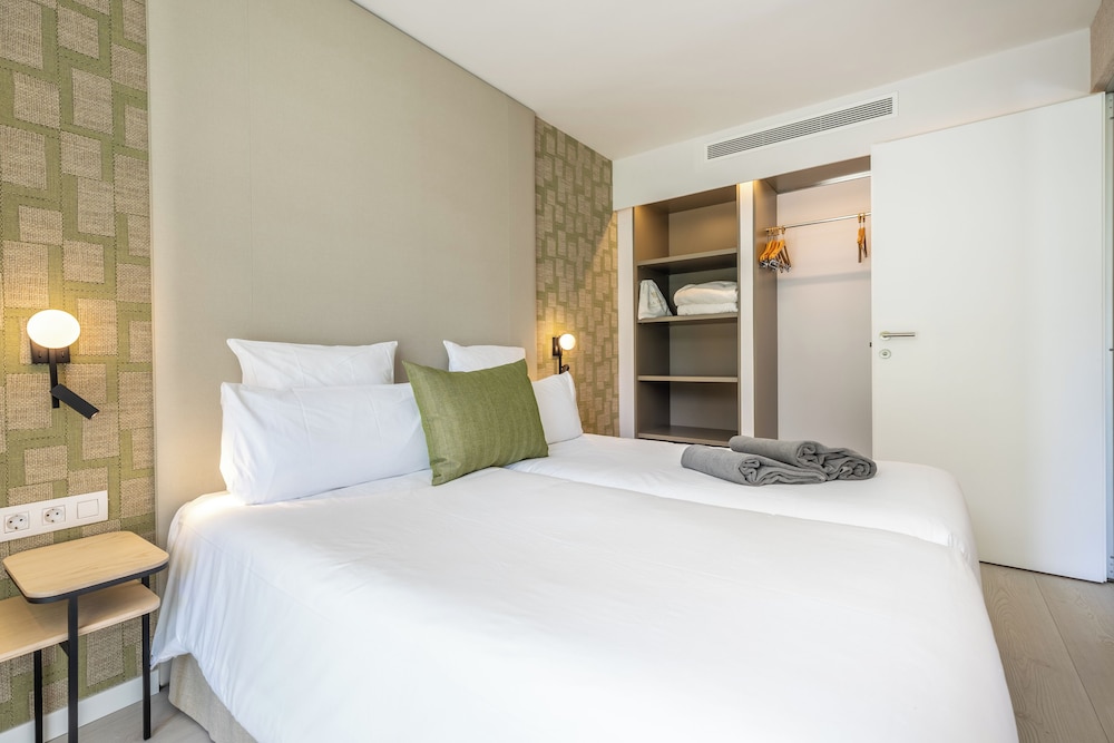 Hotel Illa D'Or — Hotel rooms in Puerto Pollensa, Balearic Islands