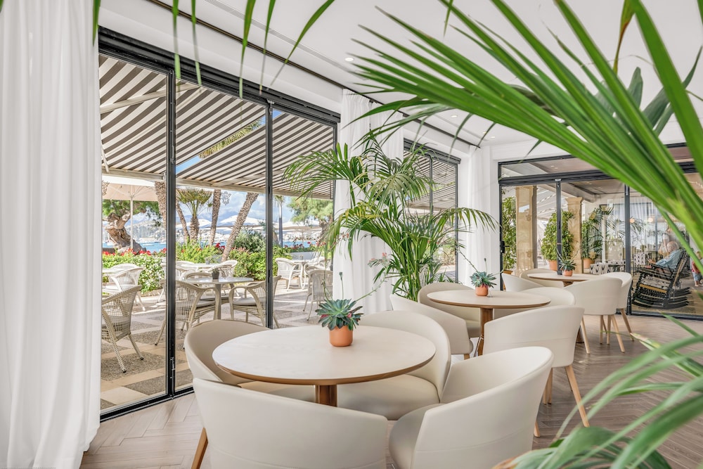 Hotel Illa D'Or — Restaurant & bars in Puerto Pollensa, Balearic Islands