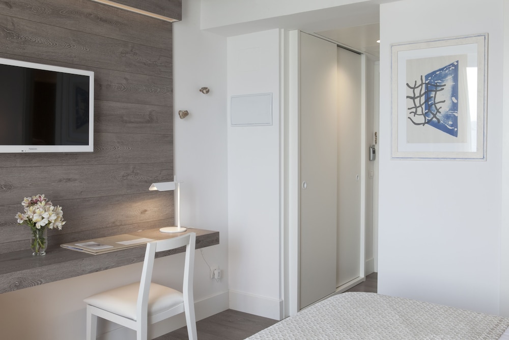Hotel Illa D'Or — Hotel rooms in Puerto Pollensa, Balearic Islands