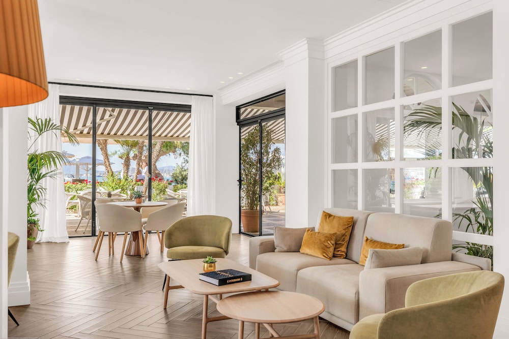Hotel Illa D'Or — Restaurant & bars in Puerto Pollensa, Balearic Islands