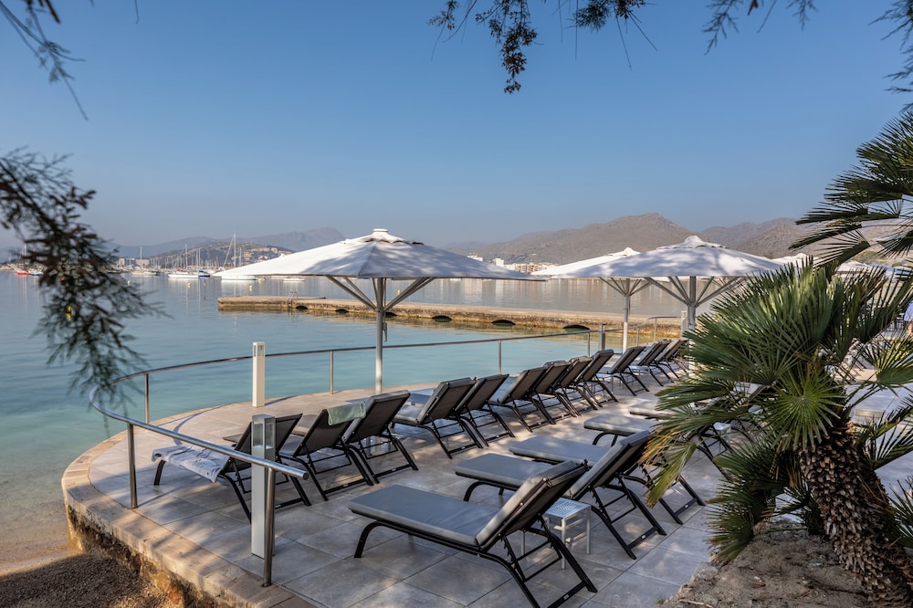 Hotel Illa D'Or — Beach in Puerto Pollensa, Balearic Islands