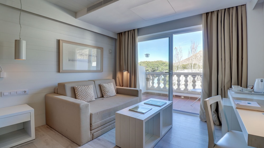 Hotel Illa D'Or — Hotel rooms in Puerto Pollensa, Balearic Islands