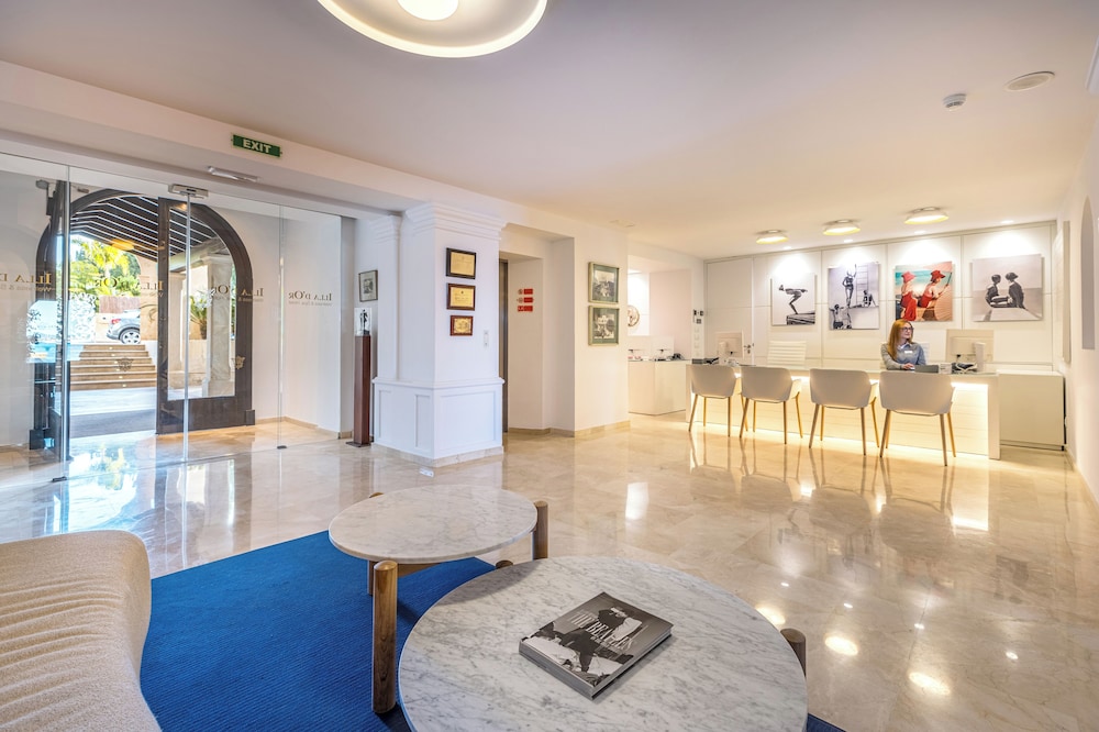 Hotel Illa D'Or — Hotel building in Puerto Pollensa, Balearic Islands
