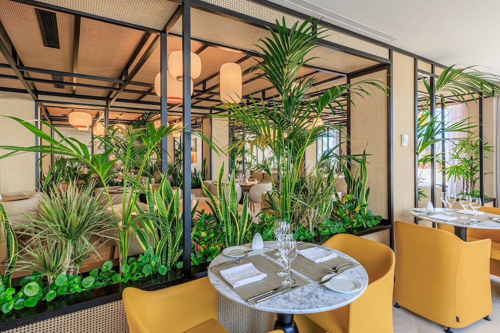 Hotel Illa D'Or — Restaurant & bars in Puerto Pollensa, Balearic Islands
