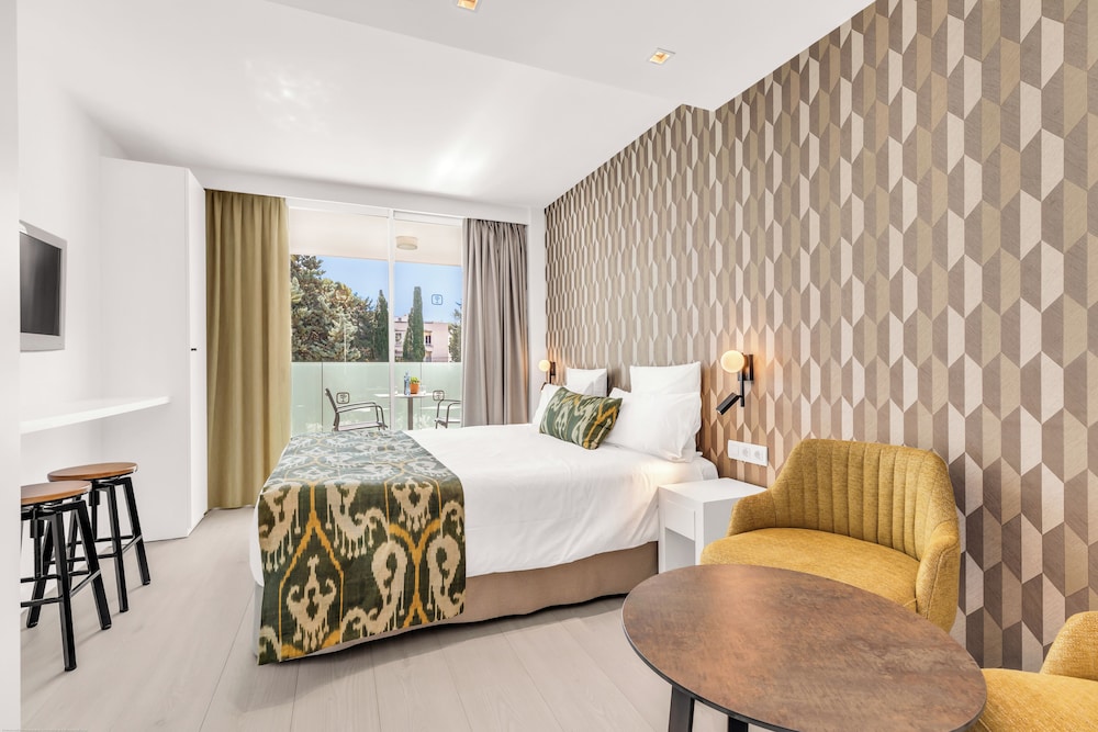 Hotel Illa D'Or — Hotel rooms in Puerto Pollensa, Balearic Islands