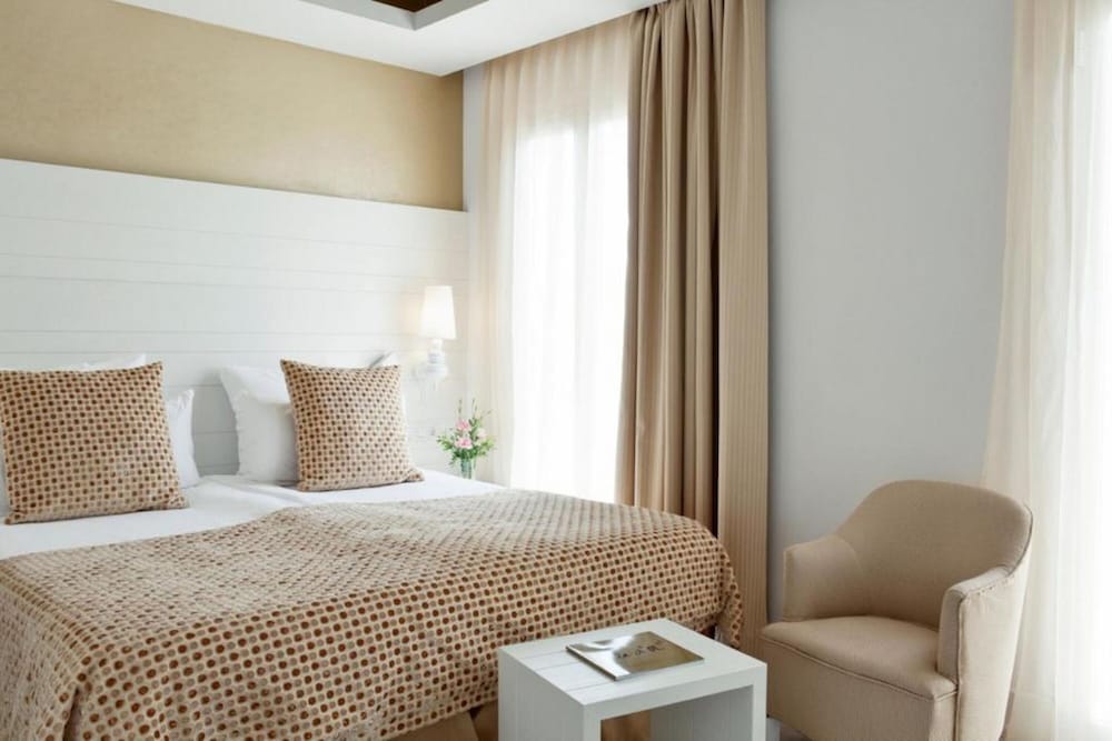 Hotel Illa D'Or — Hotel rooms in Puerto Pollensa, Balearic Islands