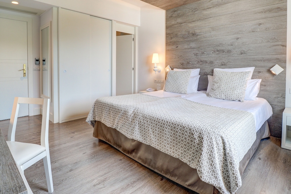 Hotel Illa D'Or — Hotel rooms in Puerto Pollensa, Balearic Islands