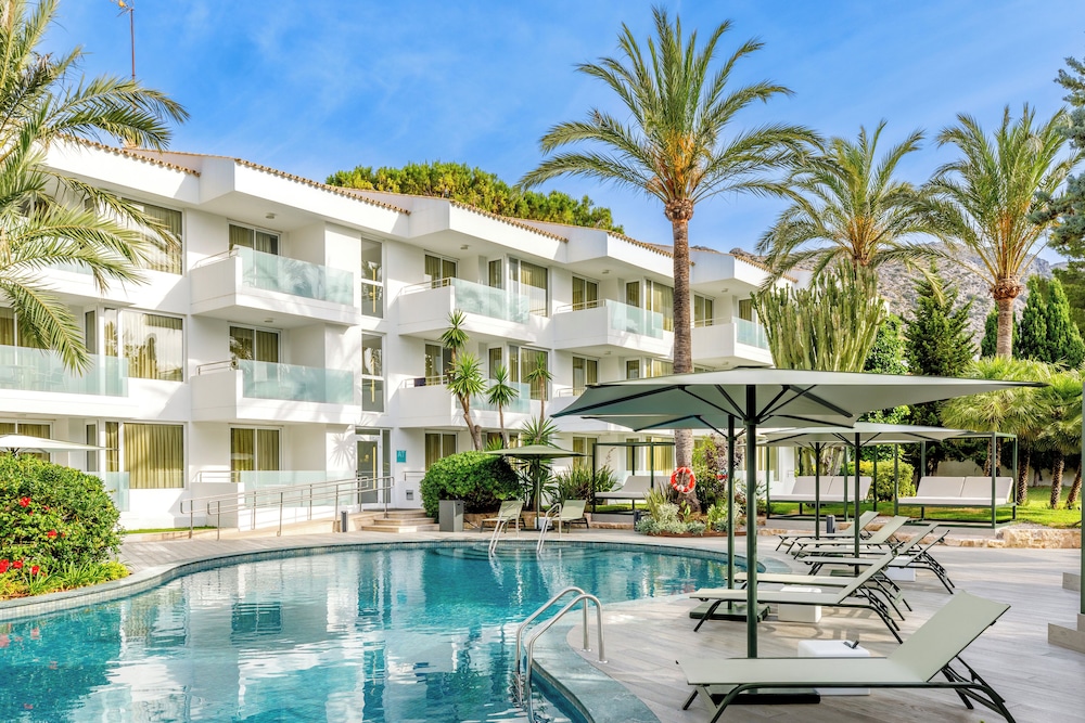 Hotel Illa D'Or — Swimming pool in Puerto Pollensa, Balearic Islands