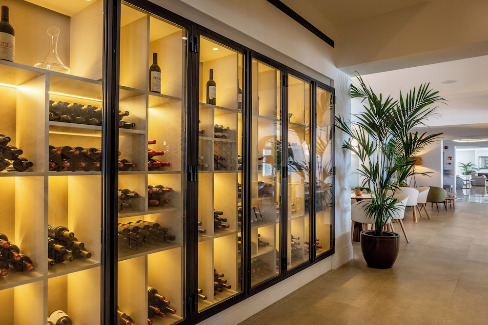 Hotel Illa D'Or — Restaurant & bars in Puerto Pollensa, Balearic Islands