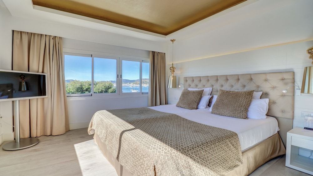 Hotel Illa D'Or — Hotel rooms in Puerto Pollensa, Balearic Islands