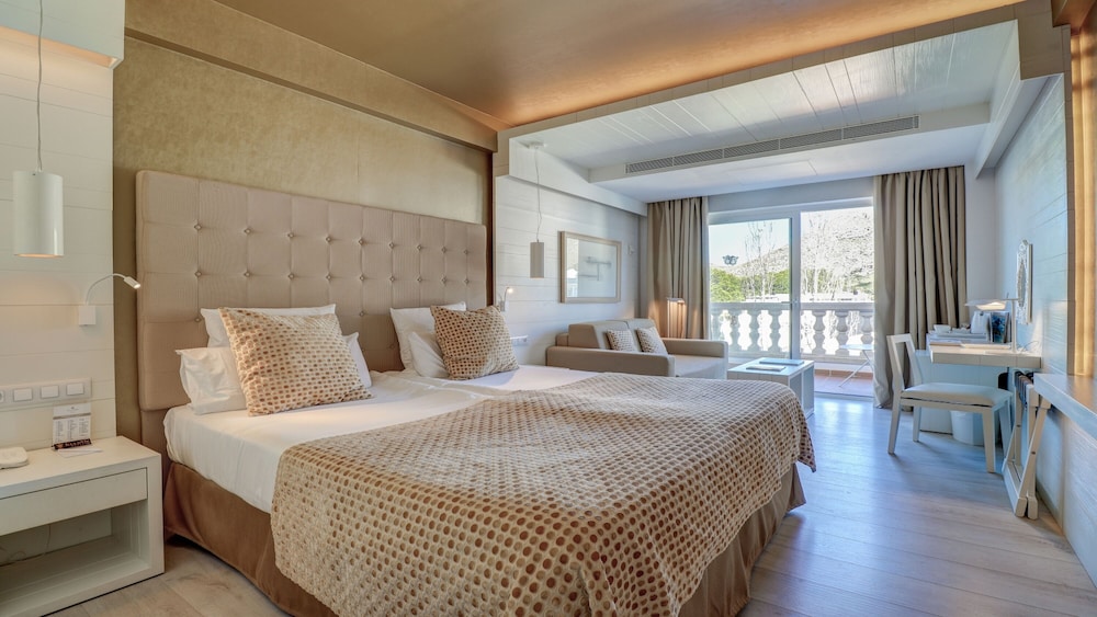 Hotel Illa D'Or — Hotel rooms in Puerto Pollensa, Balearic Islands