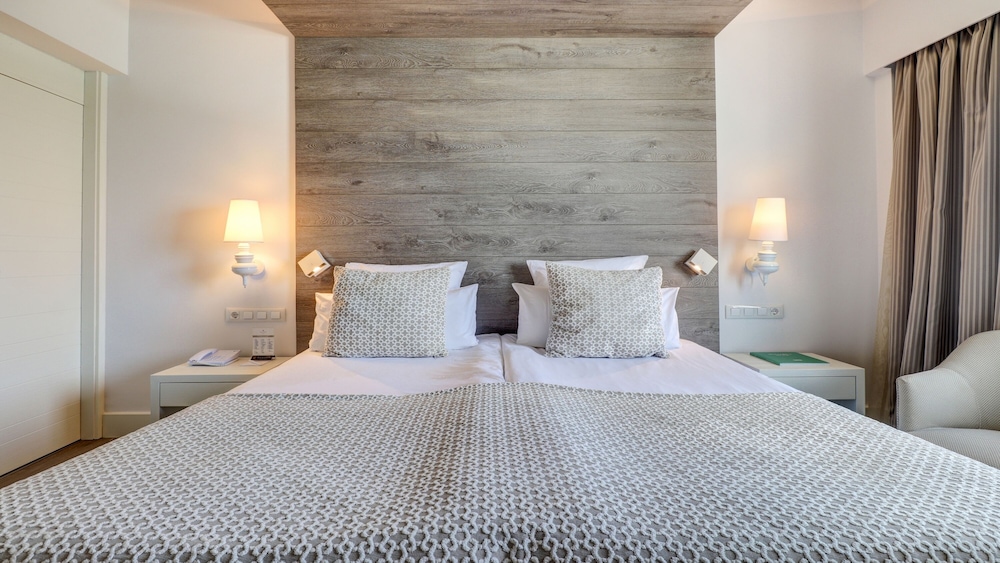 Hotel Illa D'Or — Hotel rooms in Puerto Pollensa, Balearic Islands
