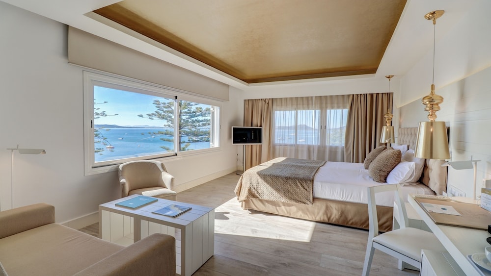 Hotel Illa D'Or — Hotel rooms in Puerto Pollensa, Balearic Islands