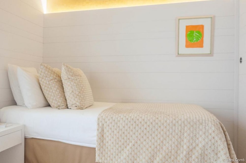 Hotel Illa D'Or — Hotel rooms in Puerto Pollensa, Balearic Islands