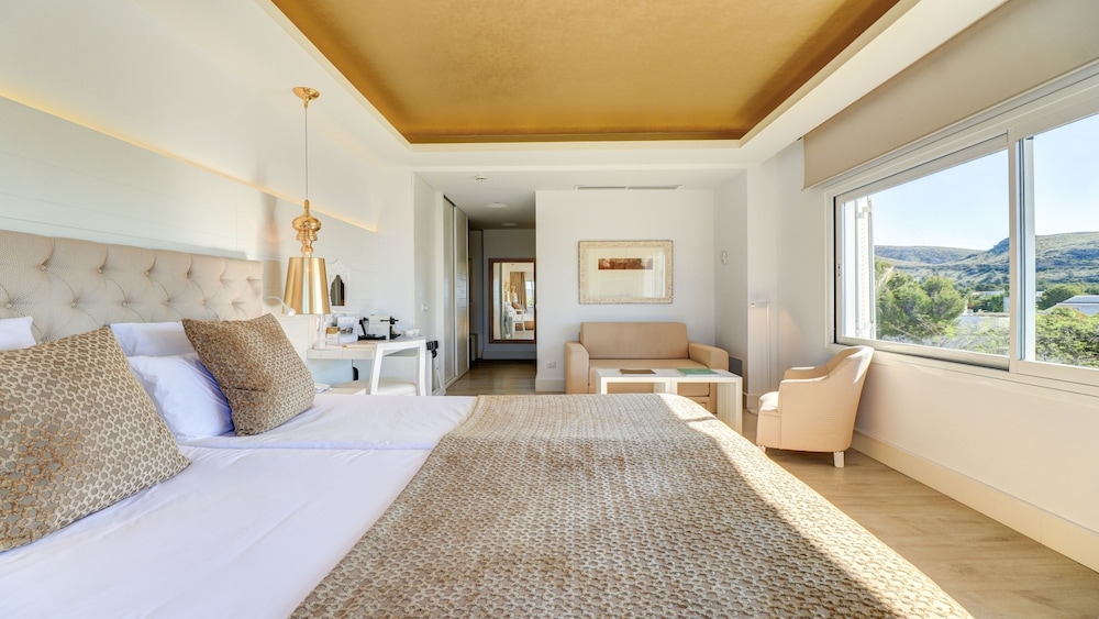 Hotel Illa D'Or — Hotel rooms in Puerto Pollensa, Balearic Islands