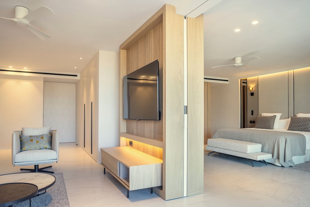 Insotel Fenicia Prestige Suites & Spa — Rooms in Santa Eulalia, Balearic Islands