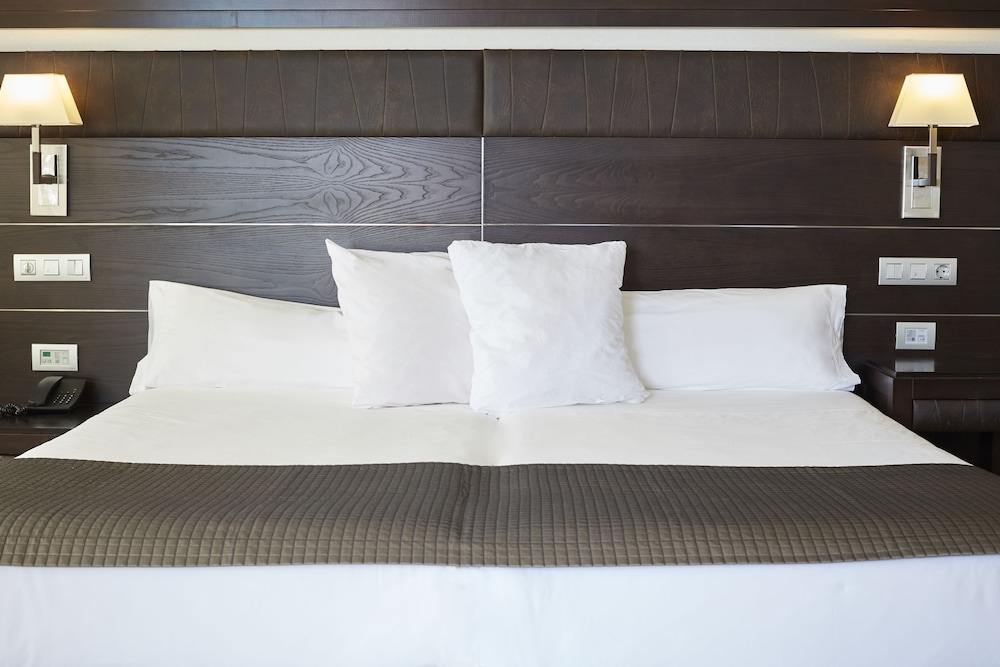 Insotel Fenicia Prestige Suites & Spa — Rooms in Santa Eulalia, Balearic Islands