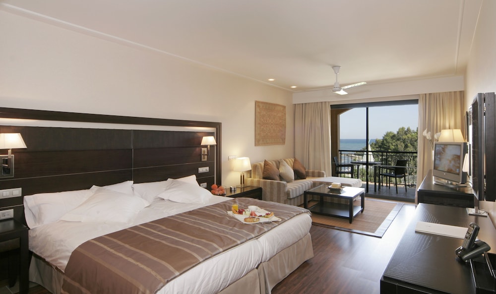 Insotel Fenicia Prestige Suites & Spa — Rooms in Santa Eulalia, Balearic Islands