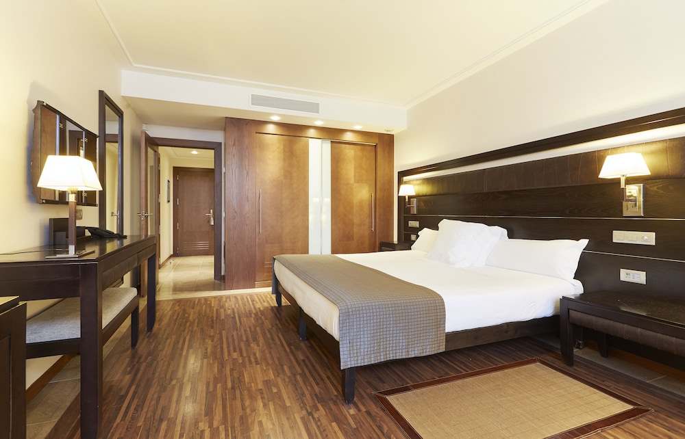 Insotel Fenicia Prestige Suites & Spa — Rooms in Santa Eulalia, Balearic Islands