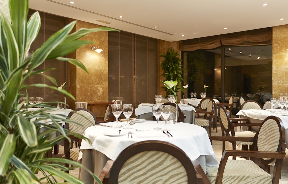 Insotel Fenicia Prestige Suites & Spa — Restaurant in Santa Eulalia, Balearic Islands