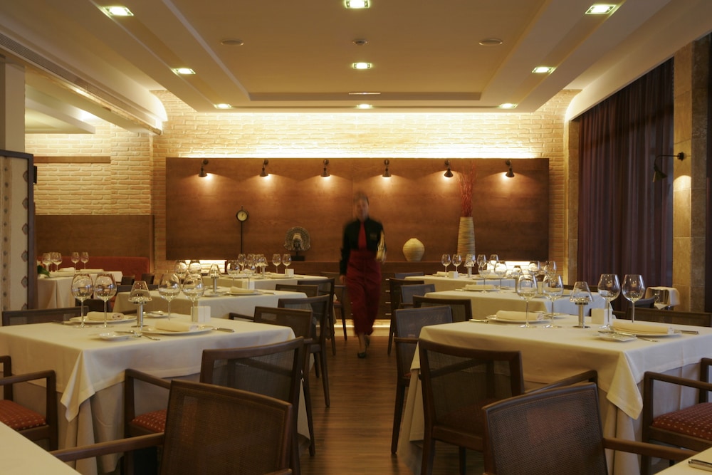 Insotel Fenicia Prestige Suites & Spa — Restaurant in Santa Eulalia, Balearic Islands
