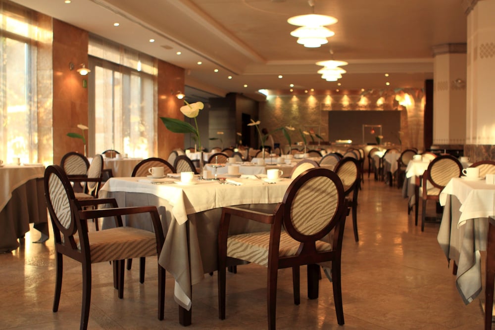 Insotel Fenicia Prestige Suites & Spa — Restaurant in Santa Eulalia, Balearic Islands