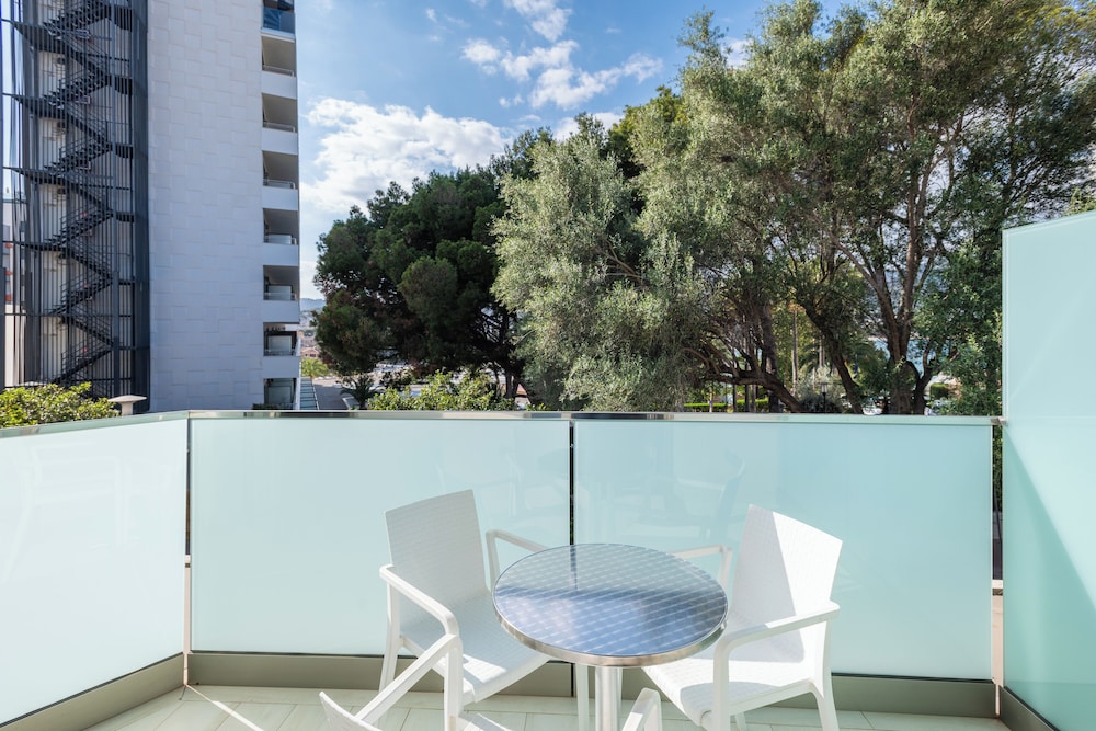 Leonardo Royal Hotel Mallorca — Hotel building in Magaluf, Balearic Islands